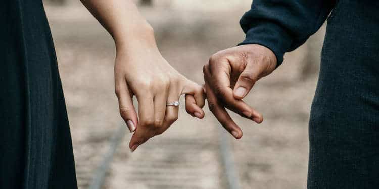 https://www.e-counseling.com/wp-content/uploads/2020/01/married-couple-holding-hands.jpg