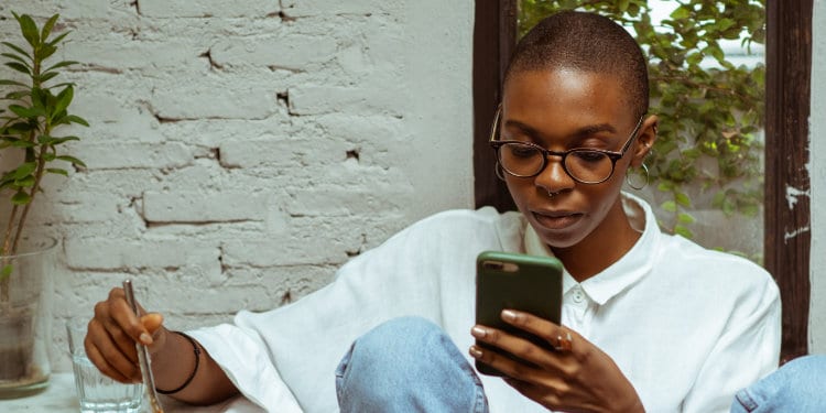 smartphones help with depression