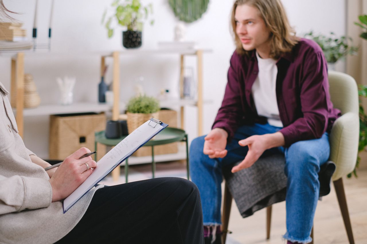 session at addiction treatment program